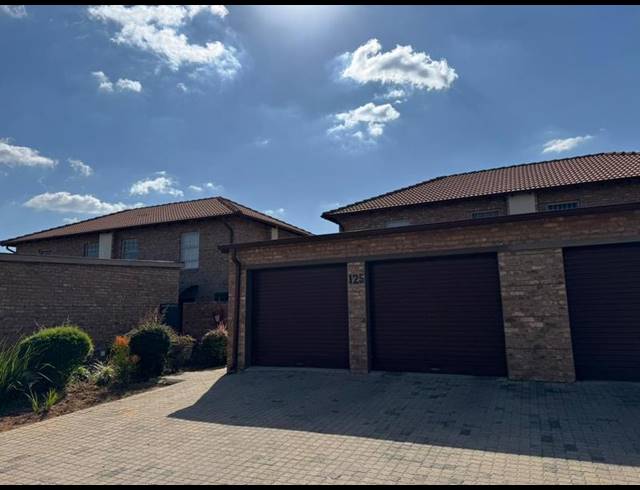 3 BEDROOM TOWNHOUSE FOR SALE IN ANNLIN